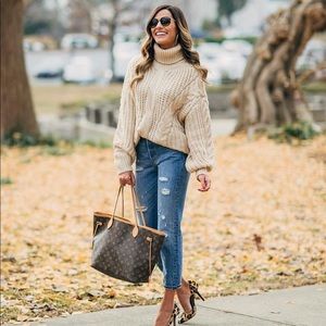 Slouchy cable knit sweater!